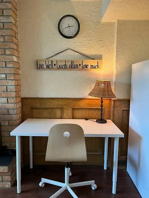 Bright 2-Bedroom Unit Lower Level YYC كندا