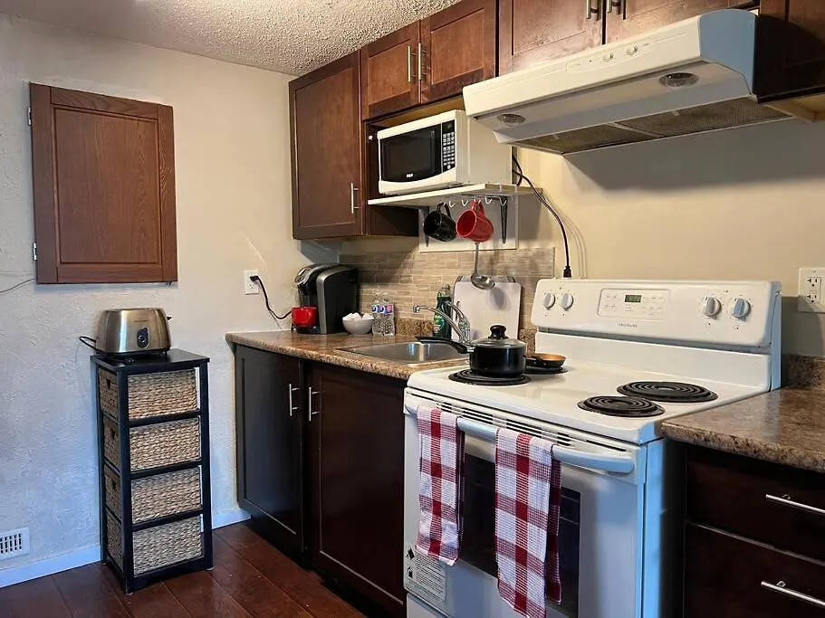 Bright 2-Bedroom Unit Lower Level YYC