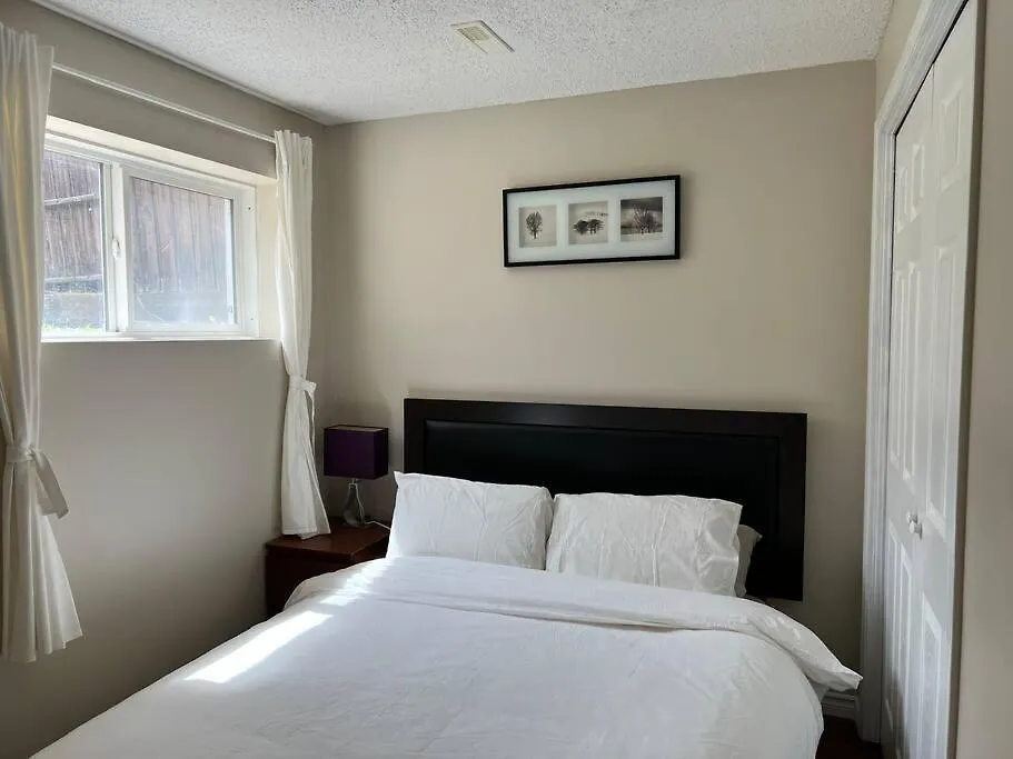 Bright 2-Bedroom Unit Lower Level YYC 0*,  كندا